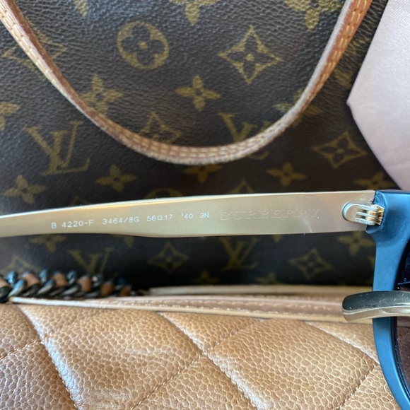 Burberry sunnies - Picture 5 of 6